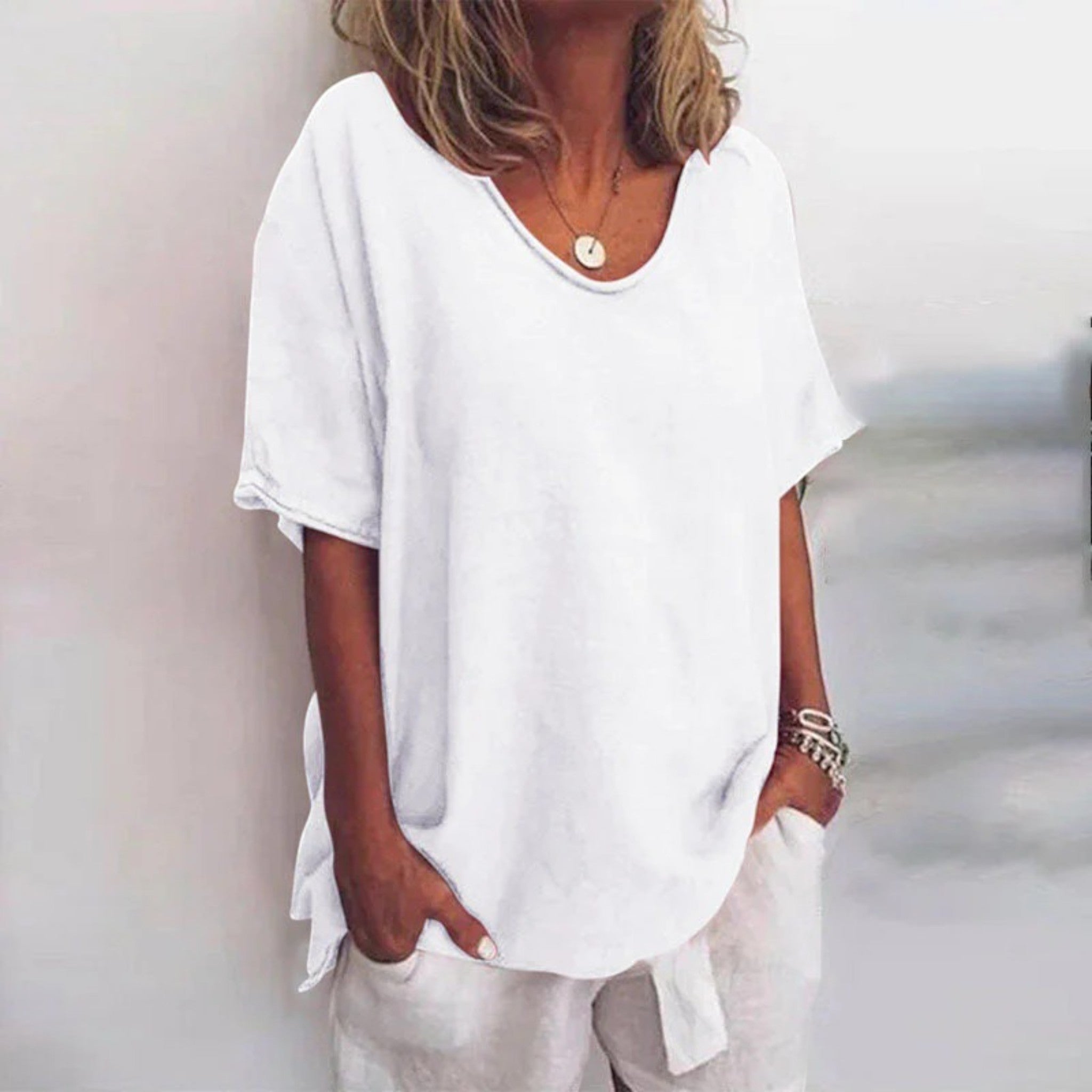 Élina | T-shirt Décontracté À Col En V Pour Femmes | Oversized