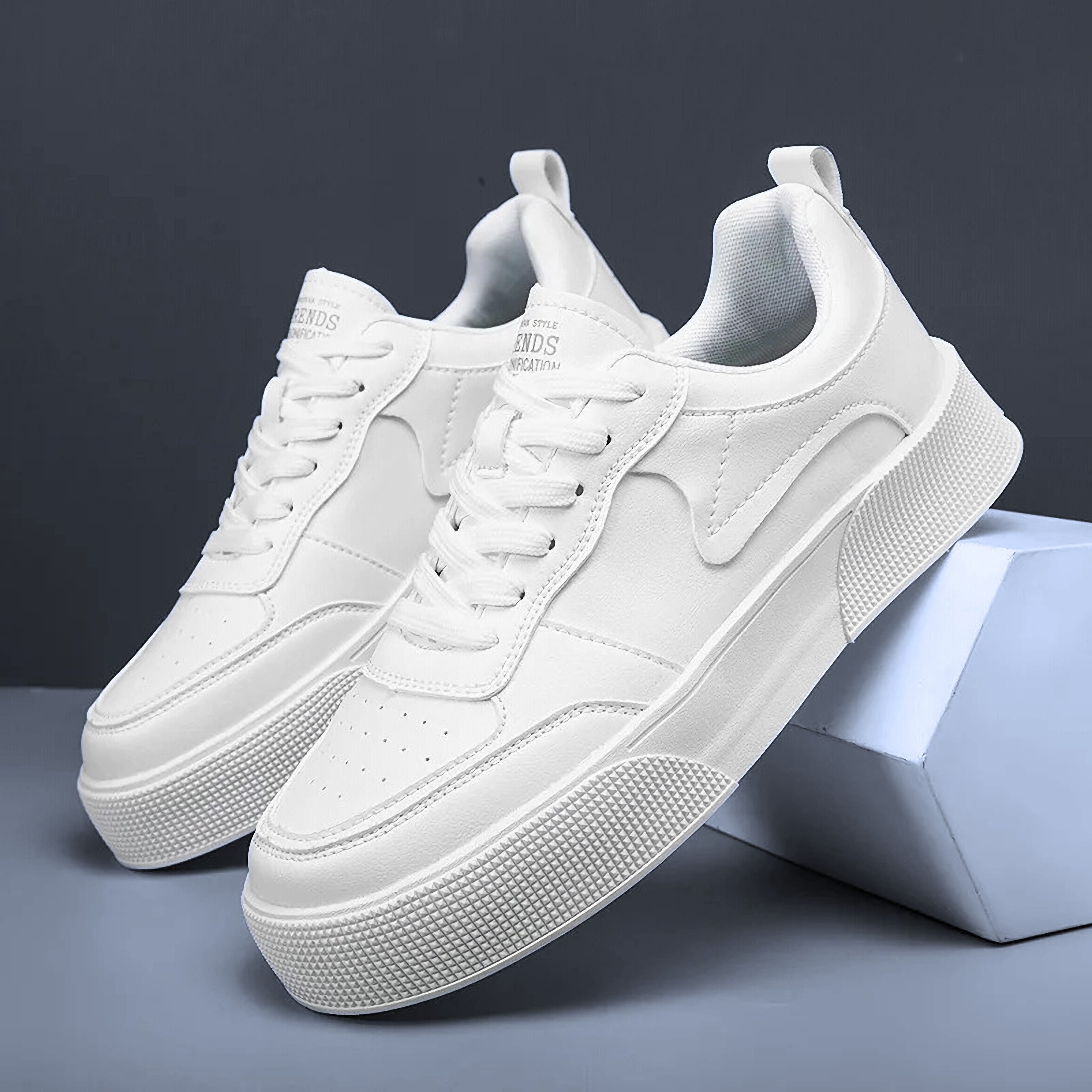 Baskets Minimalistes Blanches Pour Homme | À Lacets