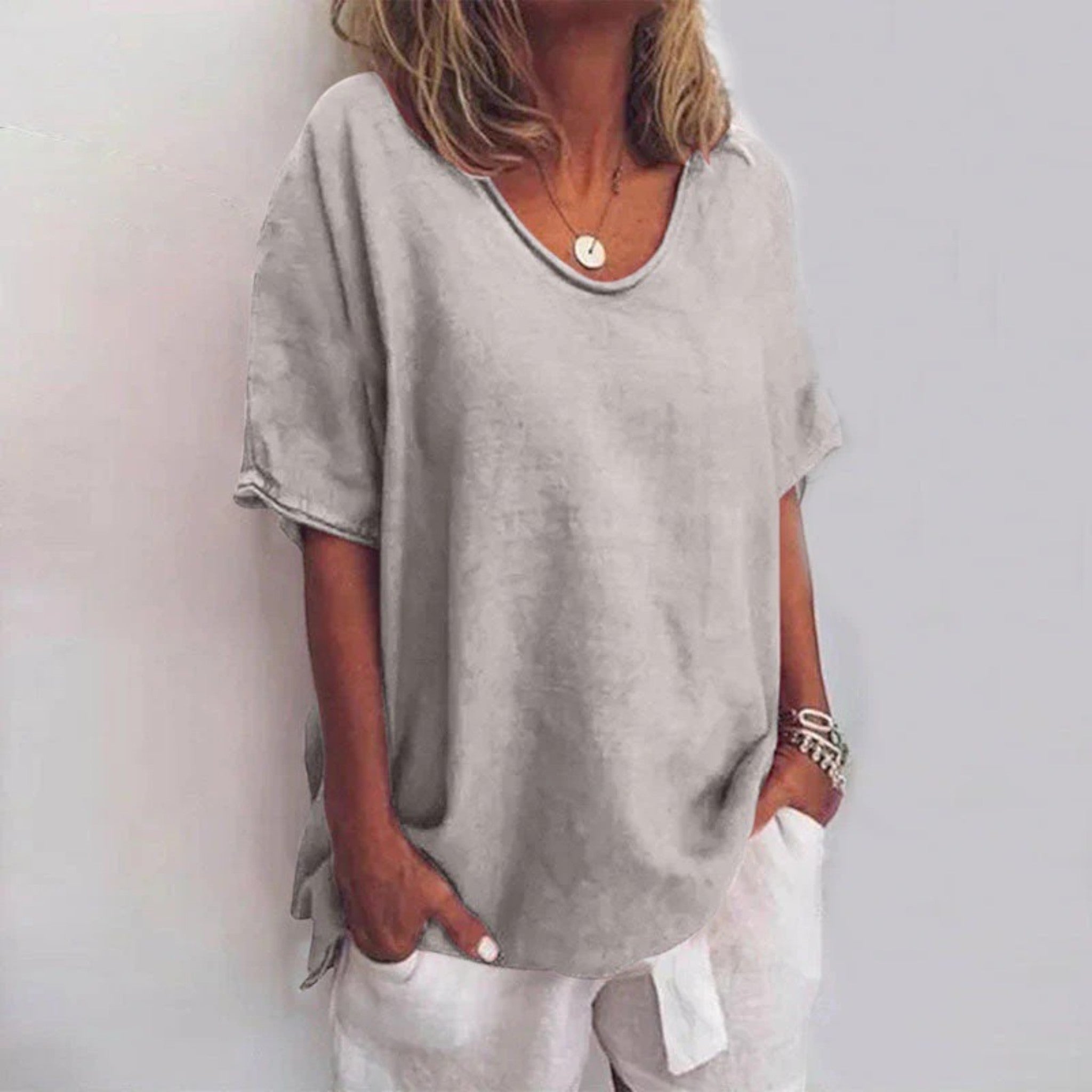 Élina | T-shirt Décontracté À Col En V Pour Femmes | Oversized