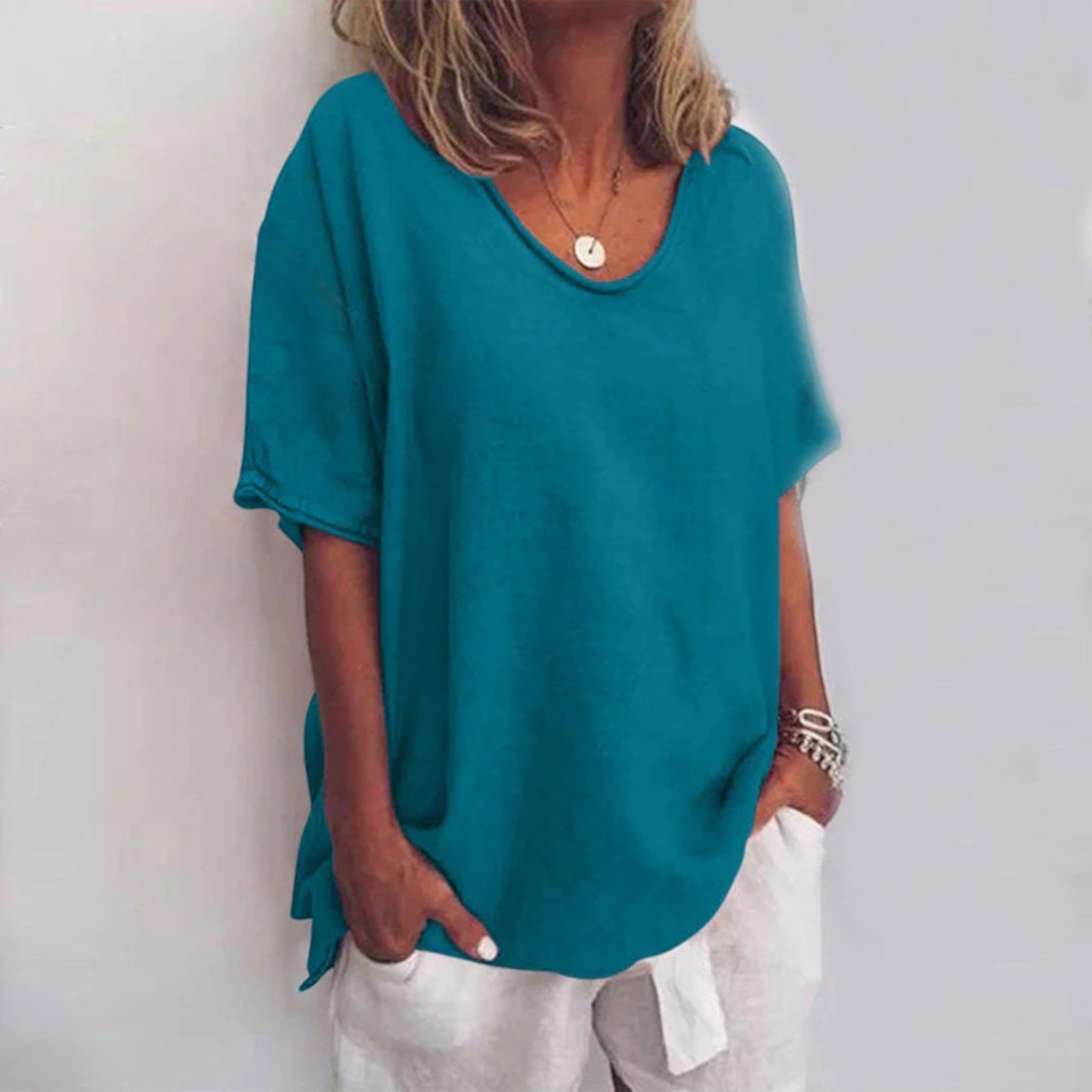 Élina | T-shirt Décontracté À Col En V Pour Femmes | Oversized